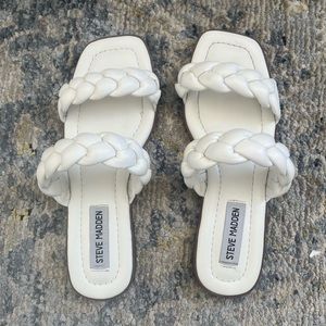 Steve Madden braided sandals in white. SIZE 6